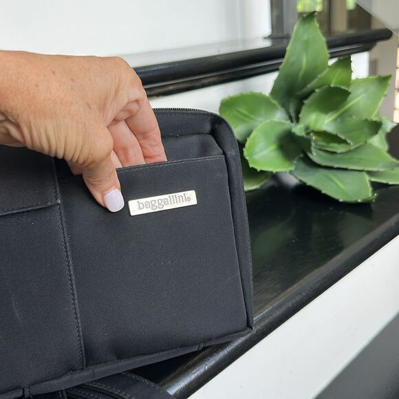 Baggalini Black Convertible Crossbody Purse – Multi-Way Carry, Like New - Picture 6 of 11